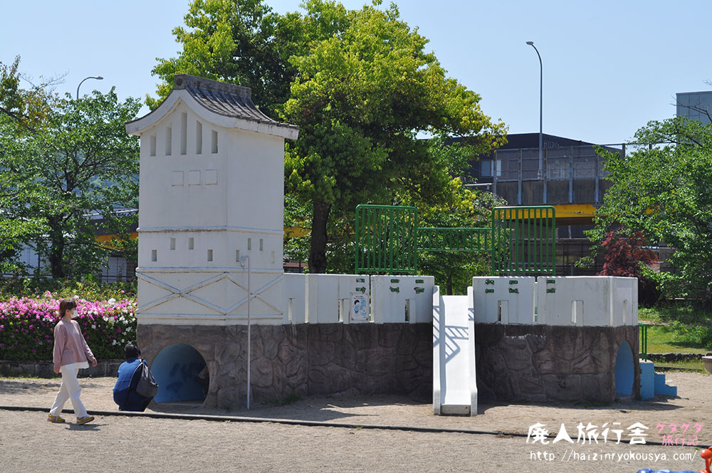 舞鶴公園にあるヘンテコな城型すべり台と古今伝授の庭「心種園」（京都）
